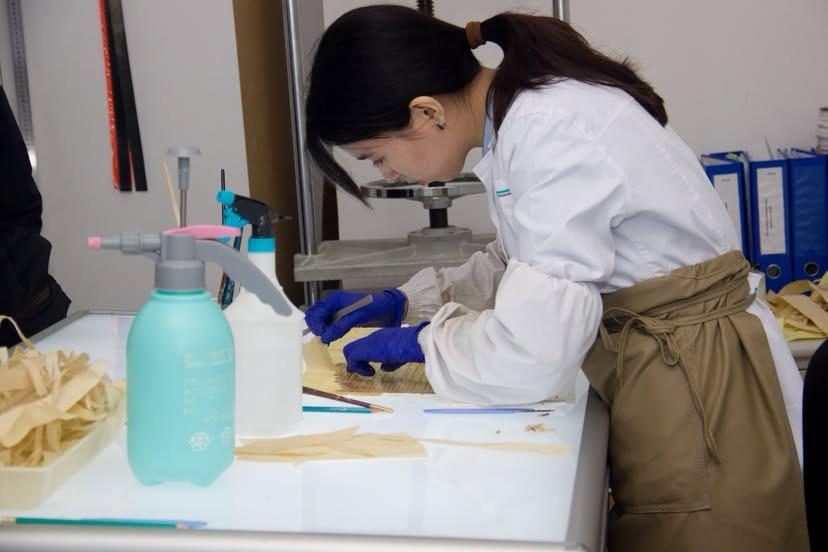 О сохранении редких книг, сложностях реставрации и философии бережного обращения с рукописями.